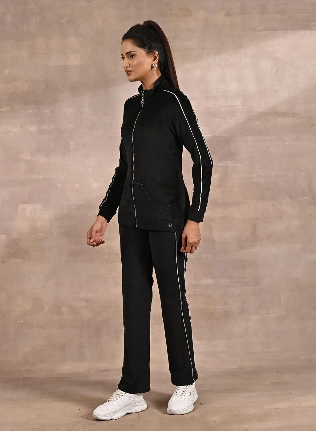 Black Tracksuit with Classic Collar and Zip Closure