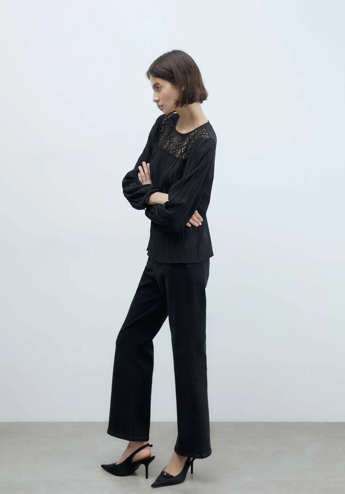 Pleated Romantic Long-Sleeved Top - Black