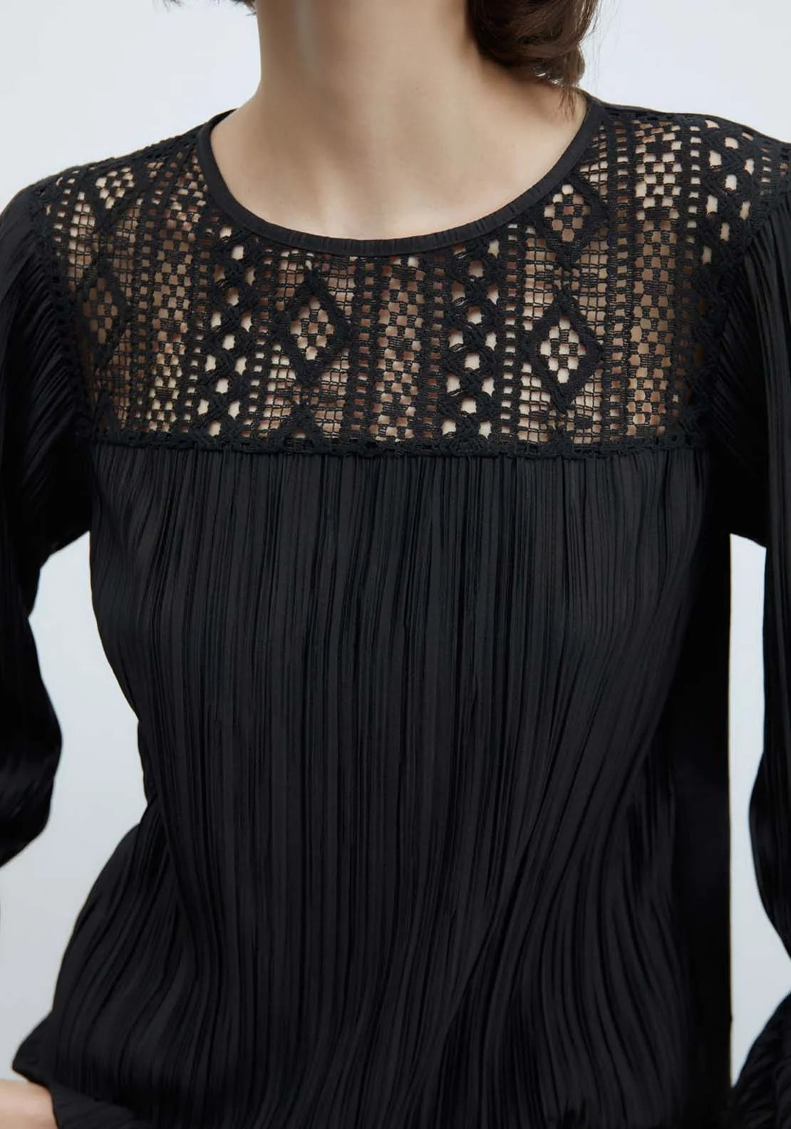 Pleated Romantic Long-Sleeved Top - Black